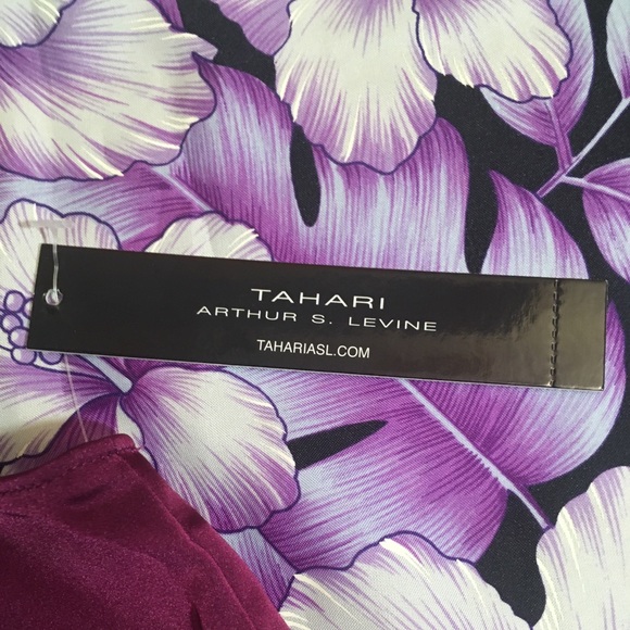 🍍 NWT Shiny V-Neck Sleeveless Blouse by Tahari ASL size XS - Picture 5 of 9